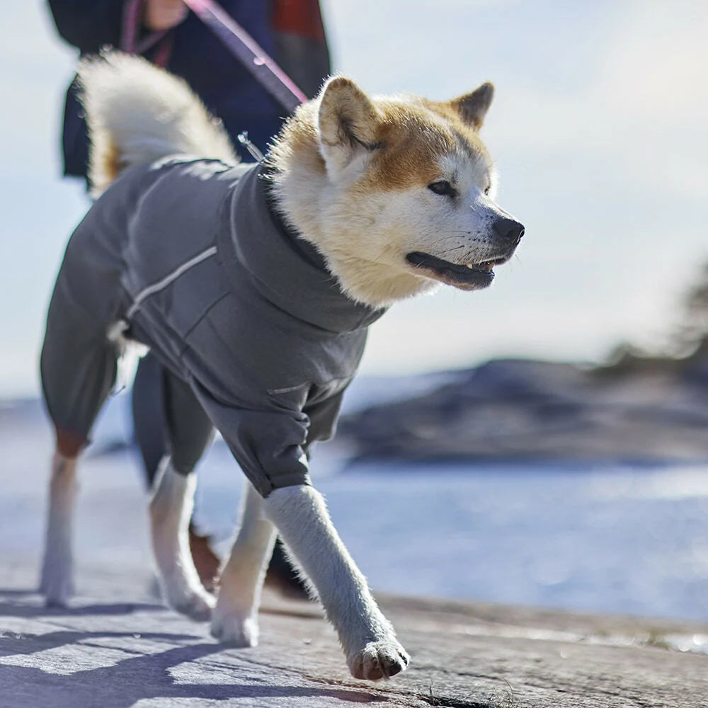 Hurtta Midlayer Overall – Wärmender Hundeoverall für kühle Tage