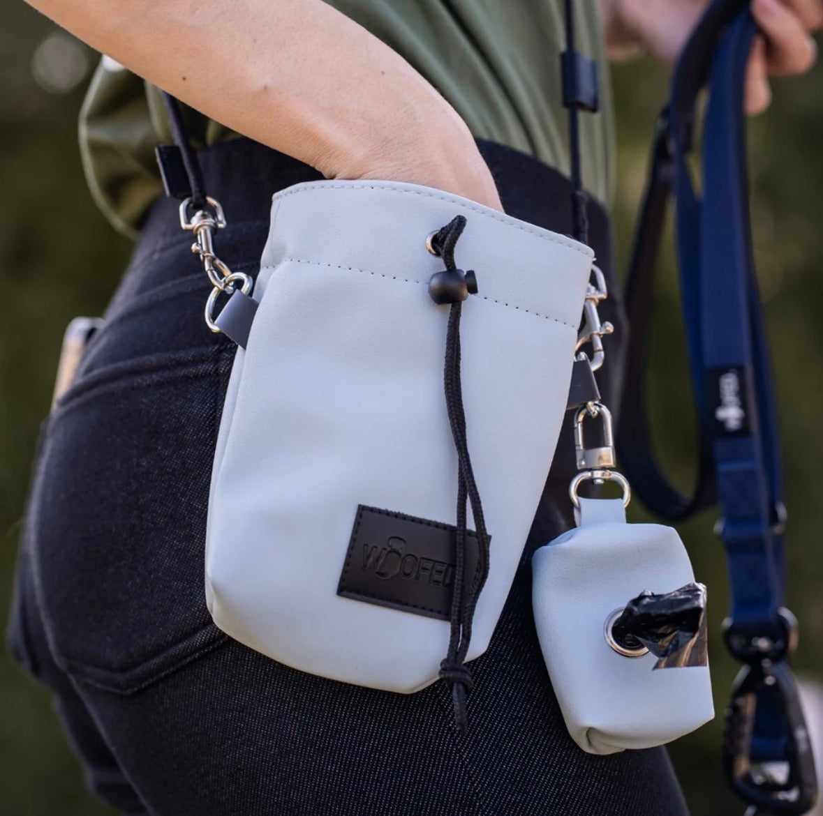 Kotbeutelspender aus Kunstleder – mit Karabiner
