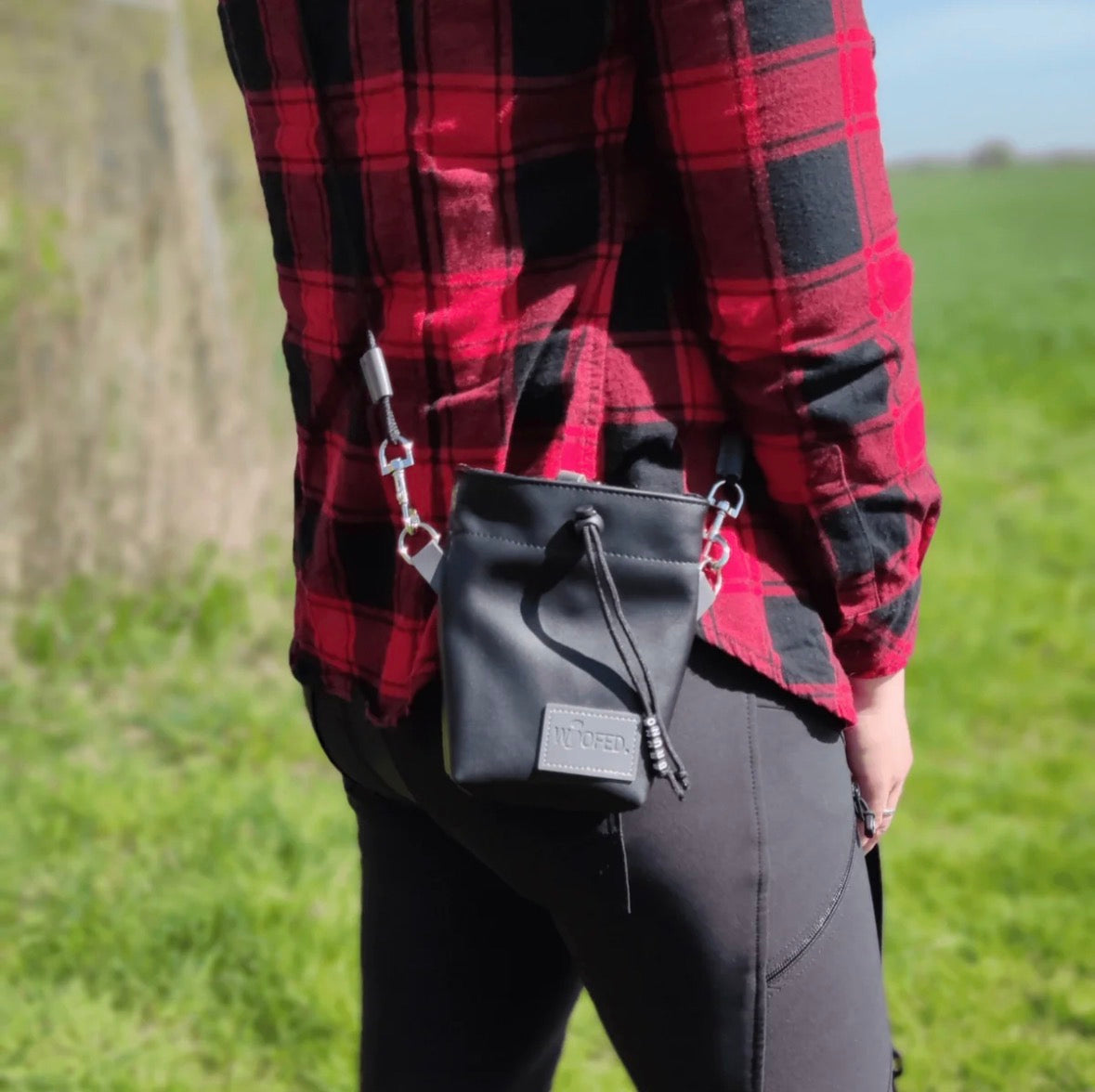 Leckerlibeutel aus Kunstleder – mit Kordel & Clip