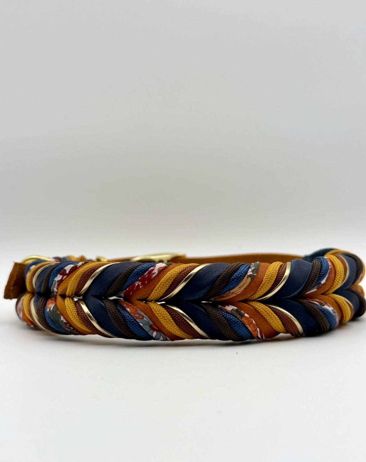 Hundehalsband „Midnight Harvest“ – handgeflochten aus Fettleder & Paracord