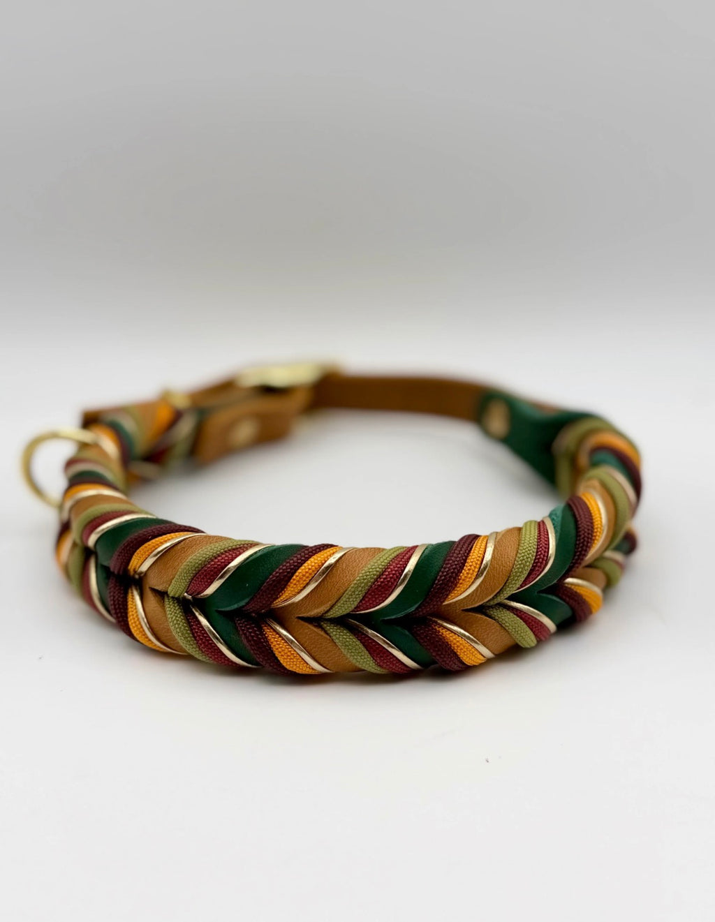 Hundehalsband „Woodland Moss“ – handgeflochten aus Fettleder & Paracord