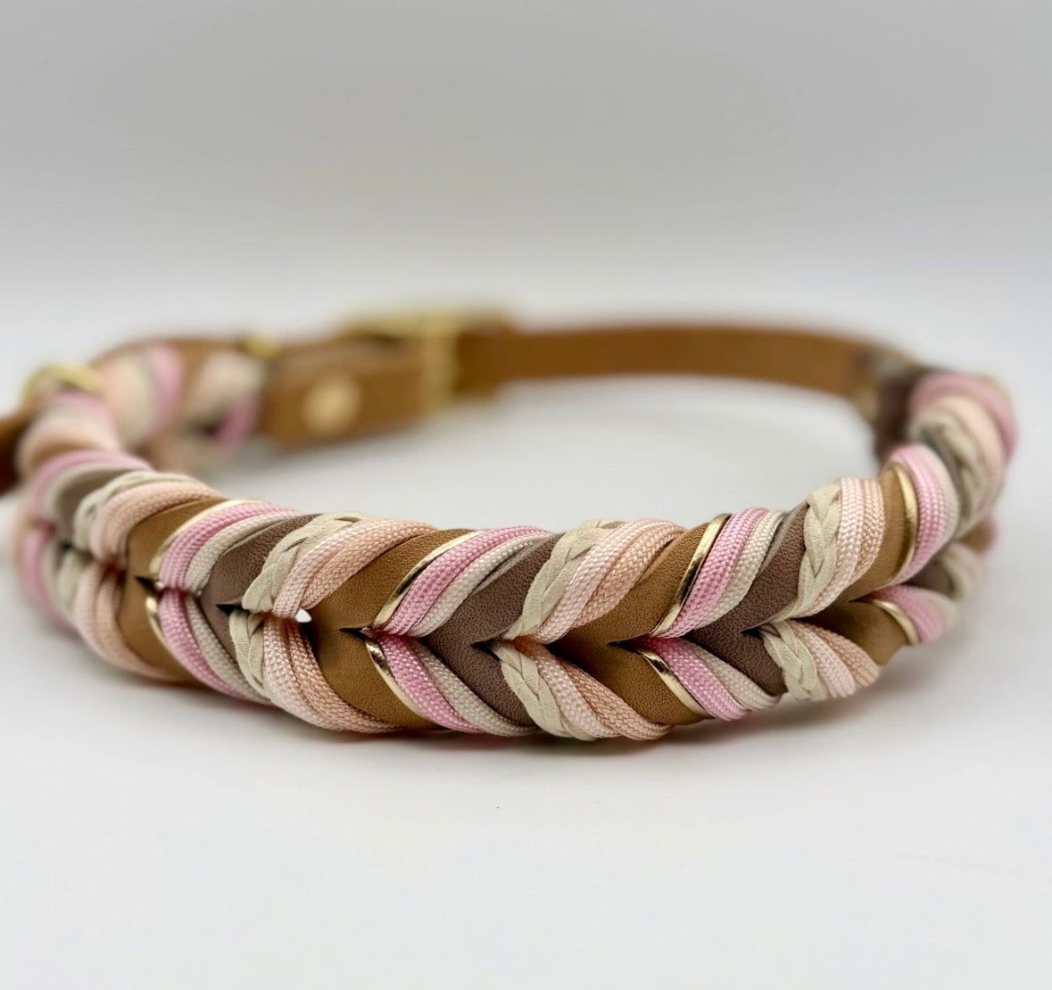 Hundehalsband „Cozy Cashmere“ – handgeflochten aus Fettleder & Paracord