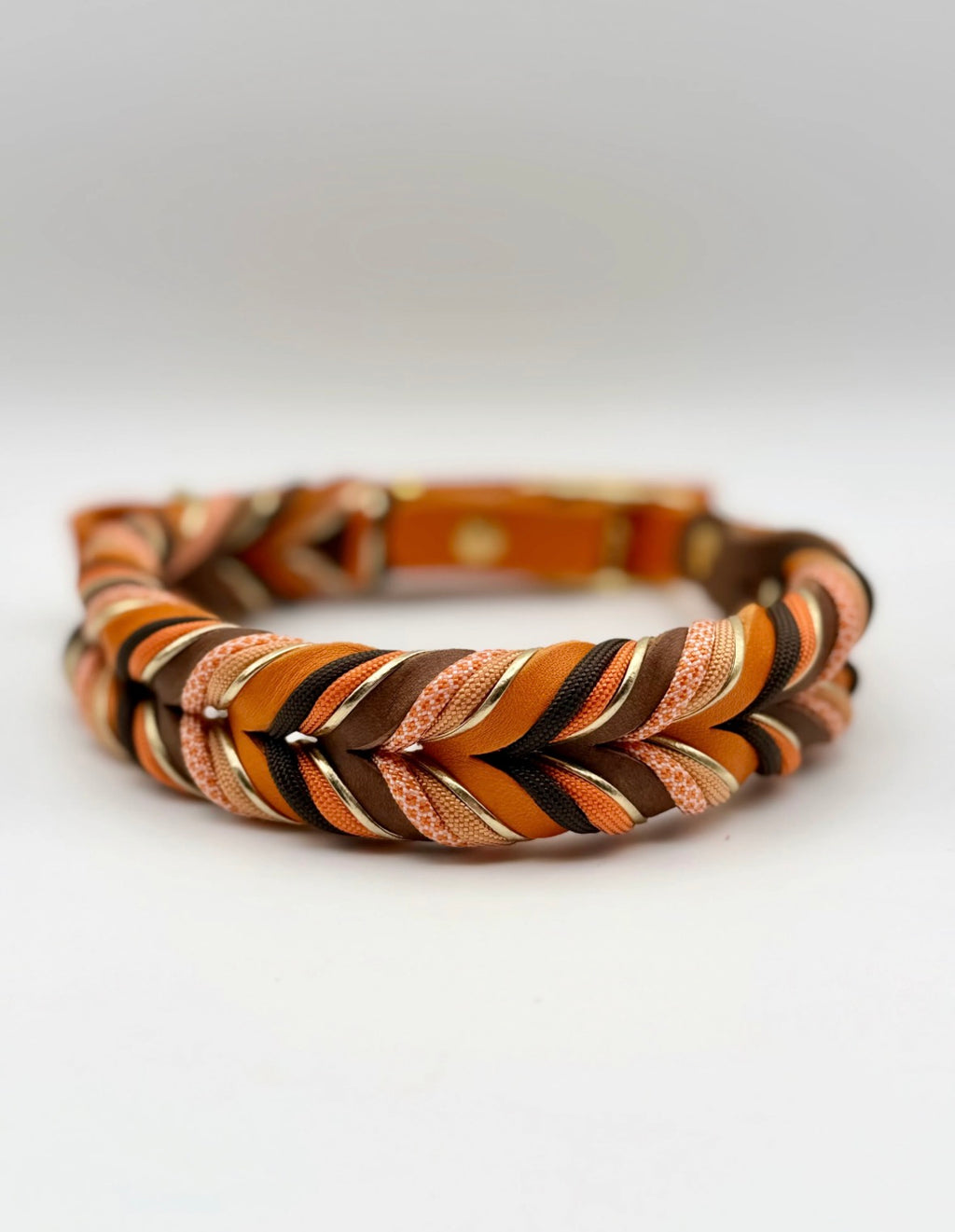 Hundehalsband „Golden Leaf“ – handgeflochten aus Fettleder & Paracord
