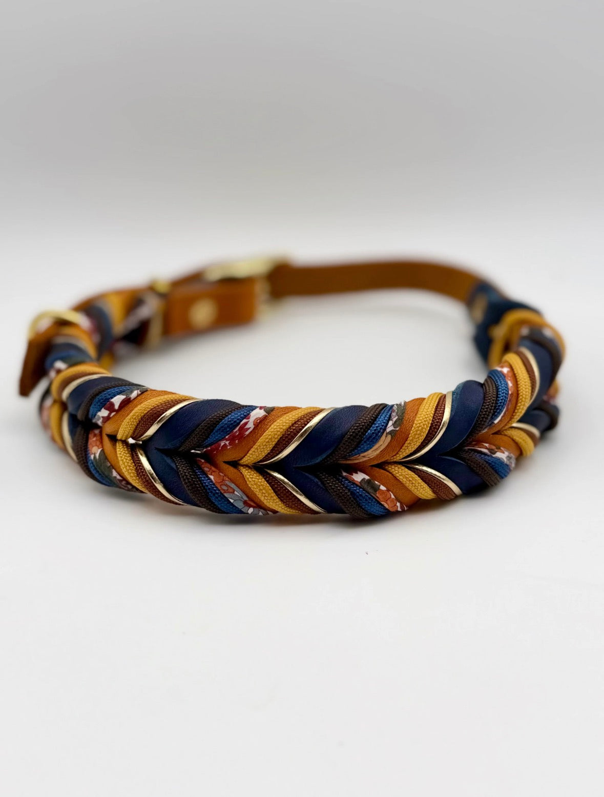 Hundehalsband „Midnight Harvest“ – handgeflochten aus Fettleder & Paracord